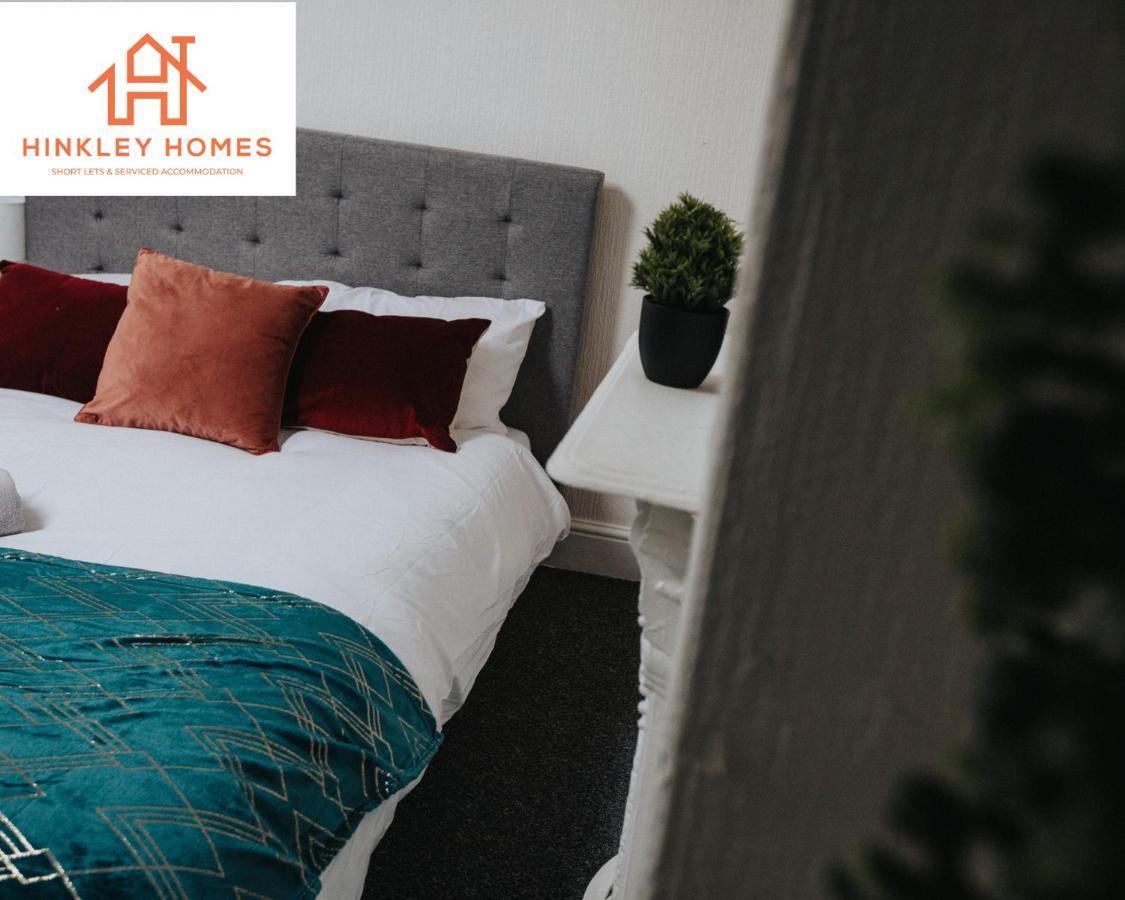 Stanley House - 7 Doubles! - Parking! - Links By Hinkley Homes Short Lets & Serviced Vakantiehuis *